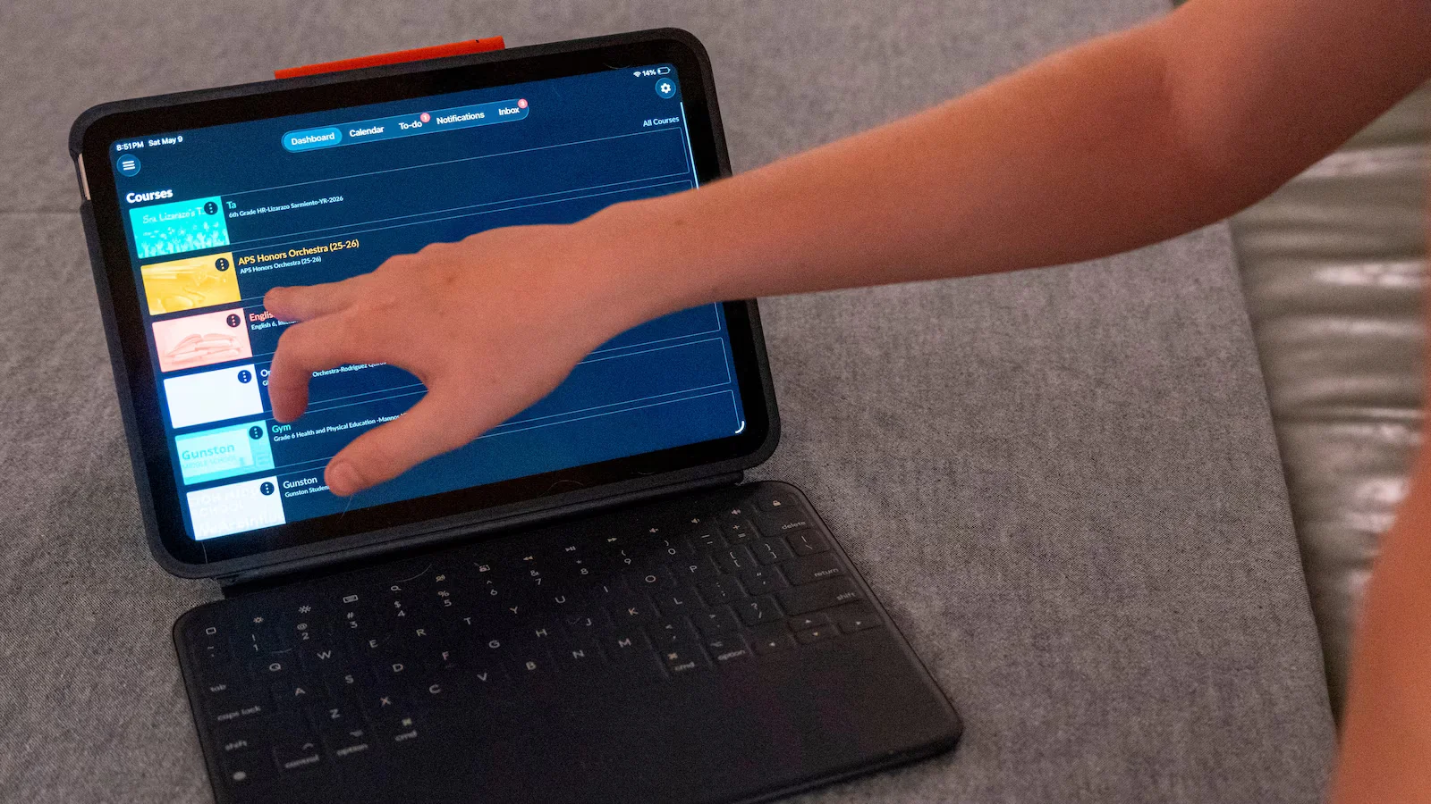 Schools rethink screens as LAUSD scales back device programs