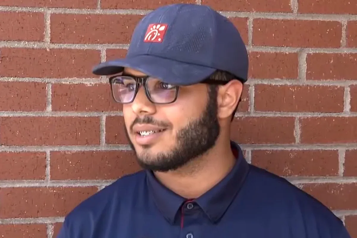 Chick-fil-A Employee Returns Nearly $10K Found in Bathroom, Accepts Reward After Moral Stand