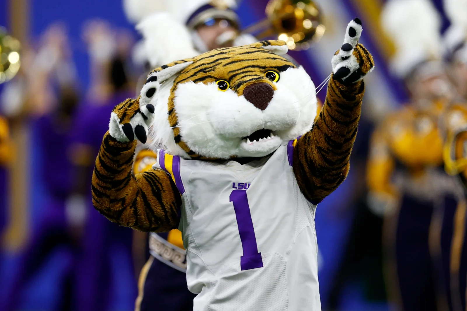 Overloaded Weekend, Loud Opinions: A Cheeky College Football Preview