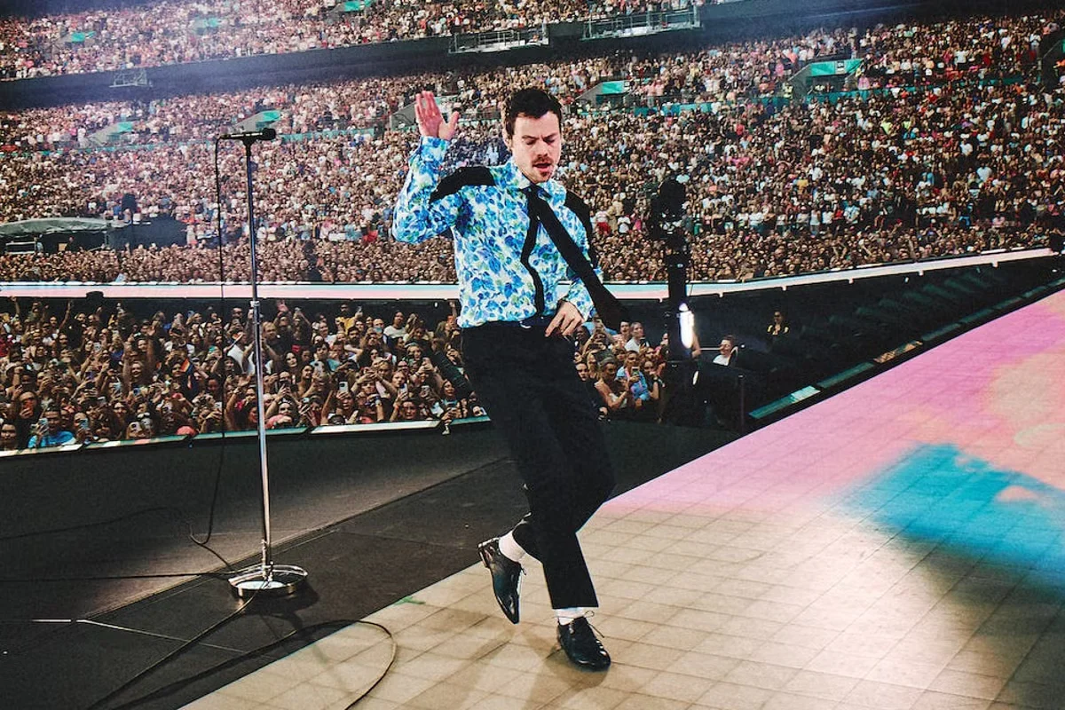 Harry Styles bids farewell to Wembley with emotional 1D tribute and Gemma appearance