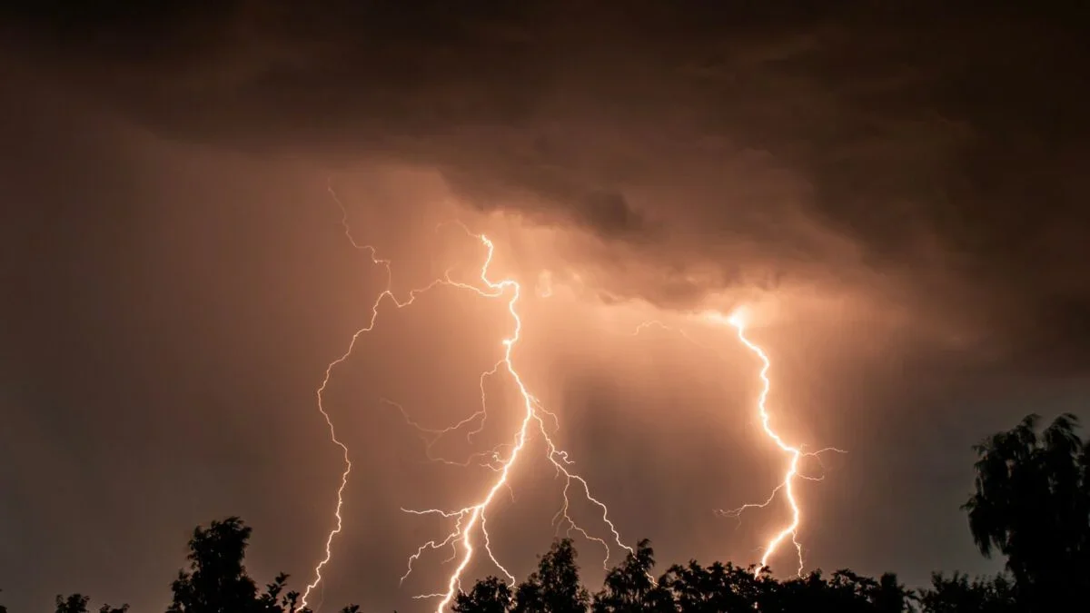 Thunderquakes Map Subsurface Using Buried Telecom Cables
