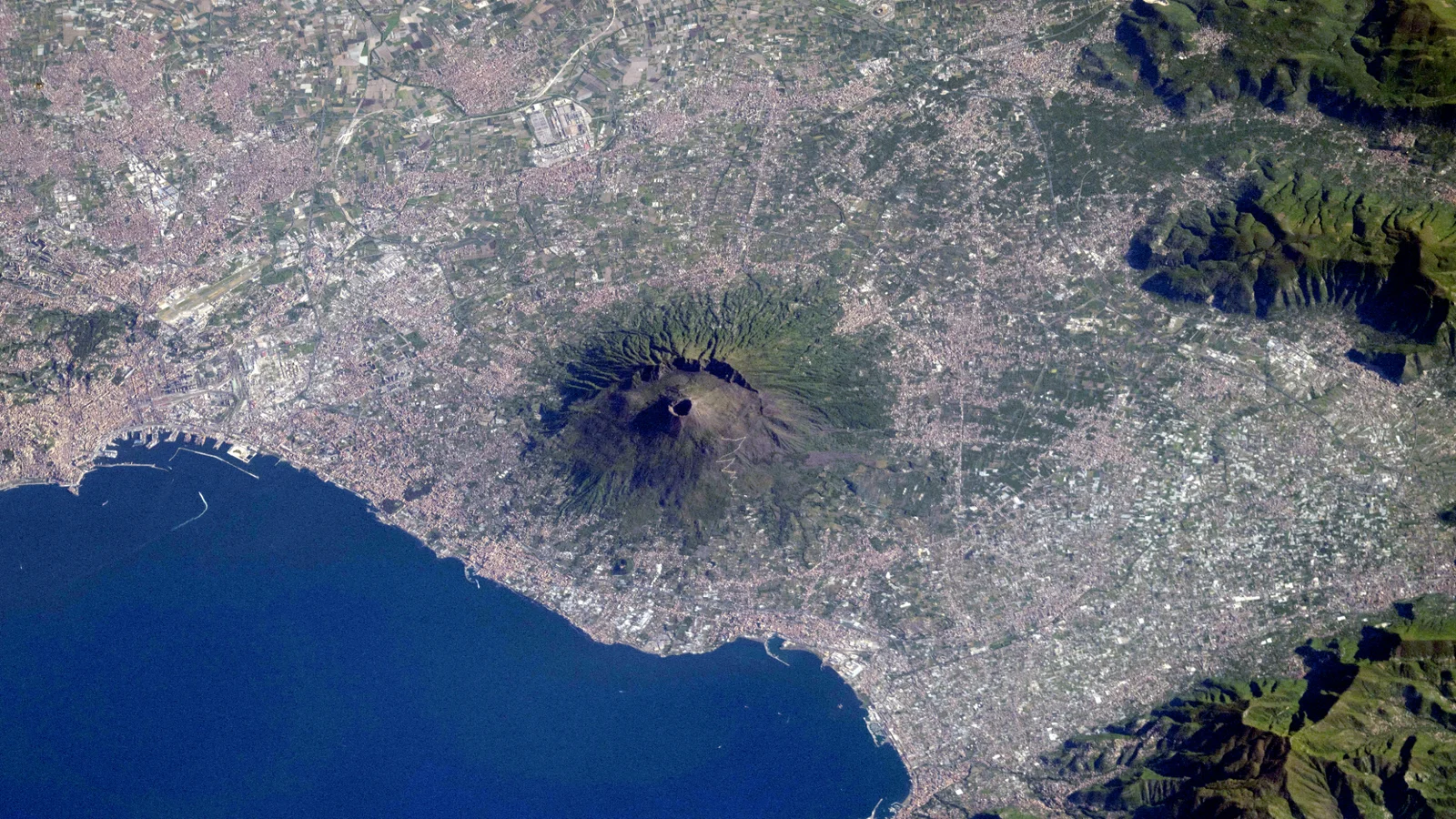 ESA Astronaut Captures Mount Vesuvius from the ISS