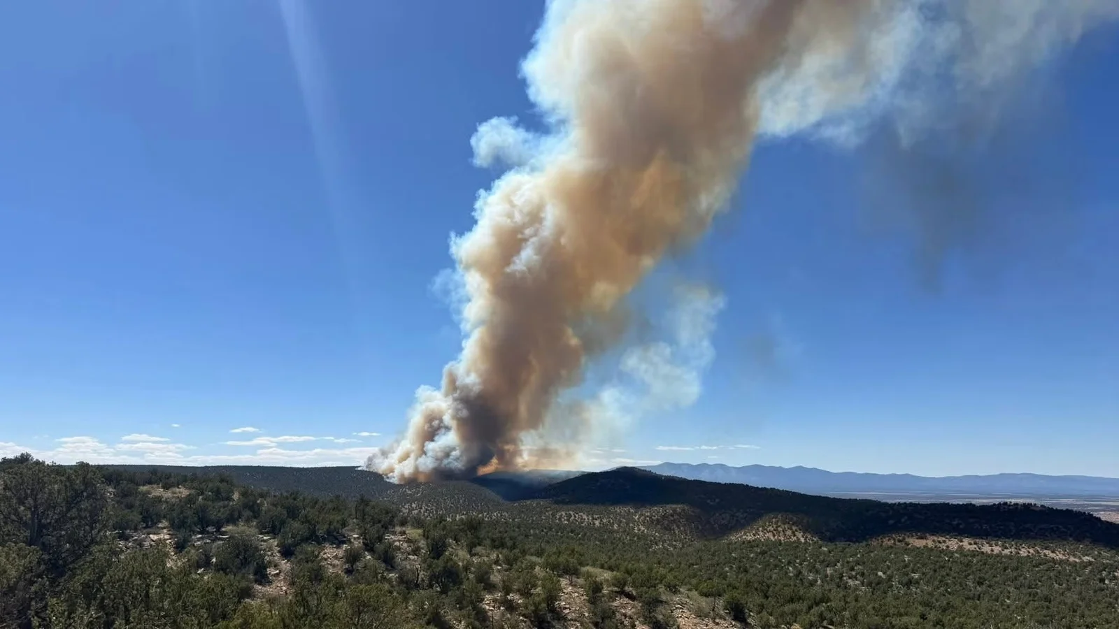 Deer Canyon Fire Triggers Evacuations Near Mountainair as Crews Contain Blaze