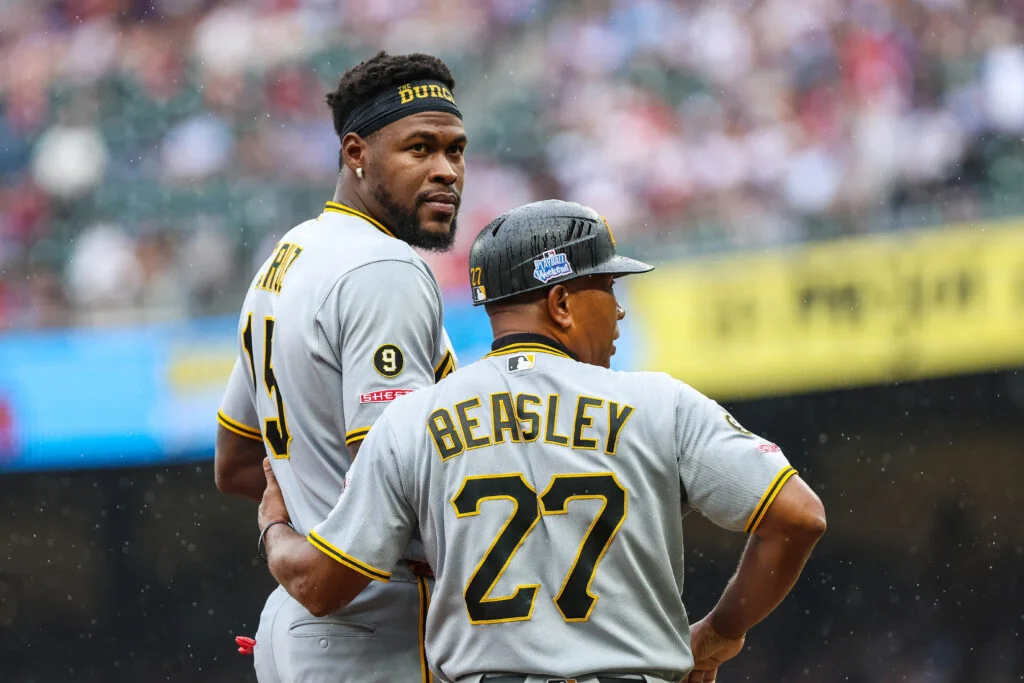 Pirates' Oneil Cruz sidelined by left-hand fractures, out about a month