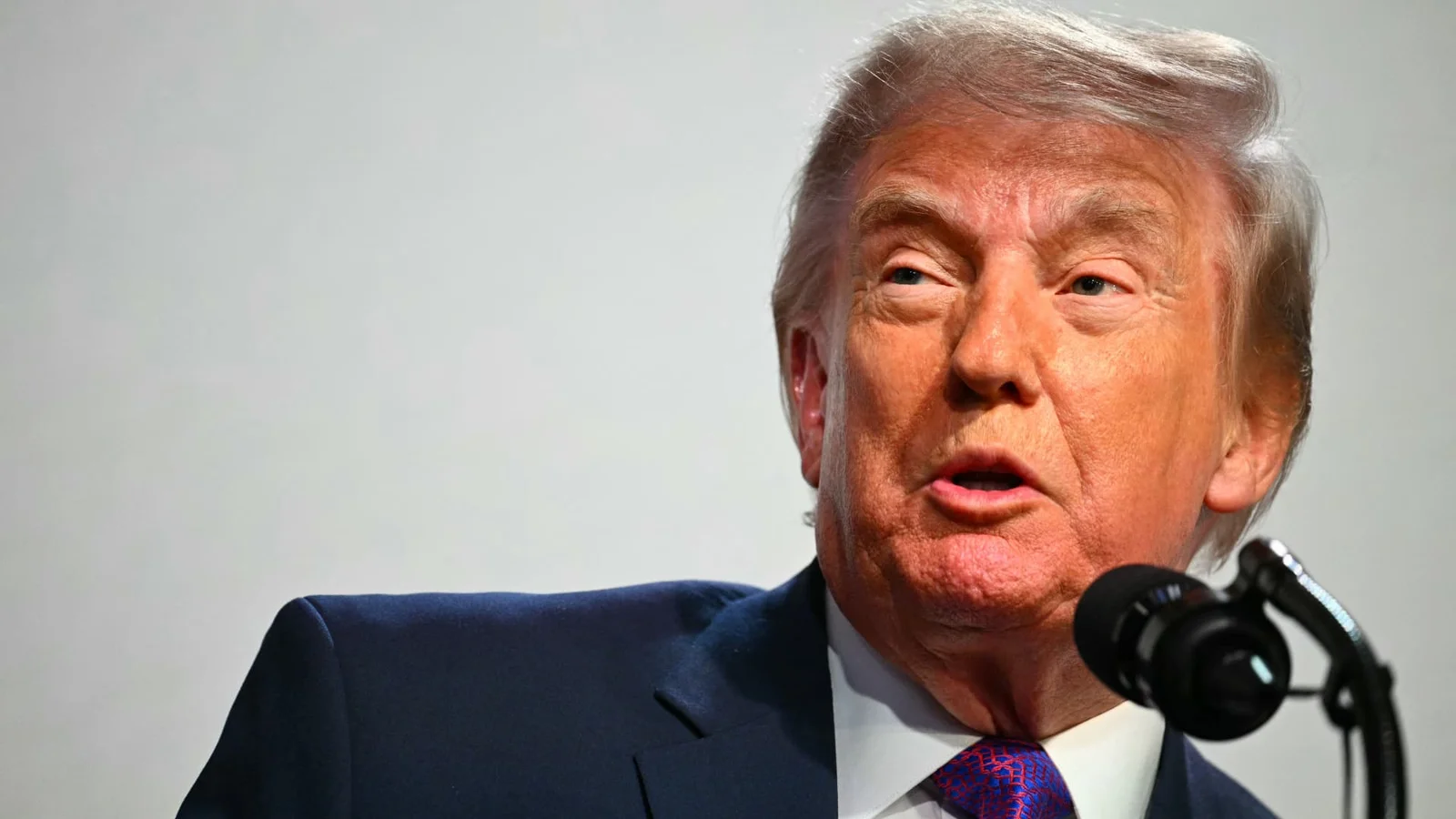 Trump Pauses Iran Strike as Energy Turmoil Weighs on Markets