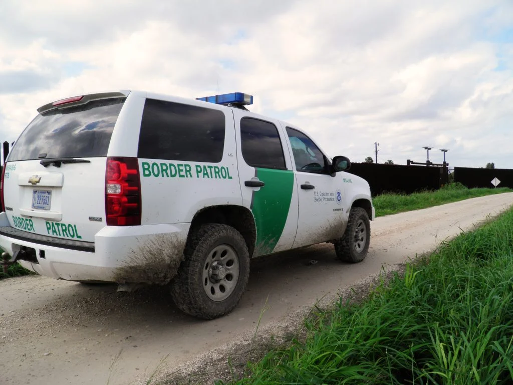 "Texas Blocks Federal Agents from Southern Border Patrol, DOJ Reports"