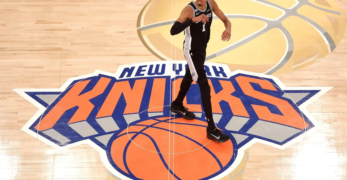 Knicks stun Spurs with last-second tip-in after historic Game 4 collapse