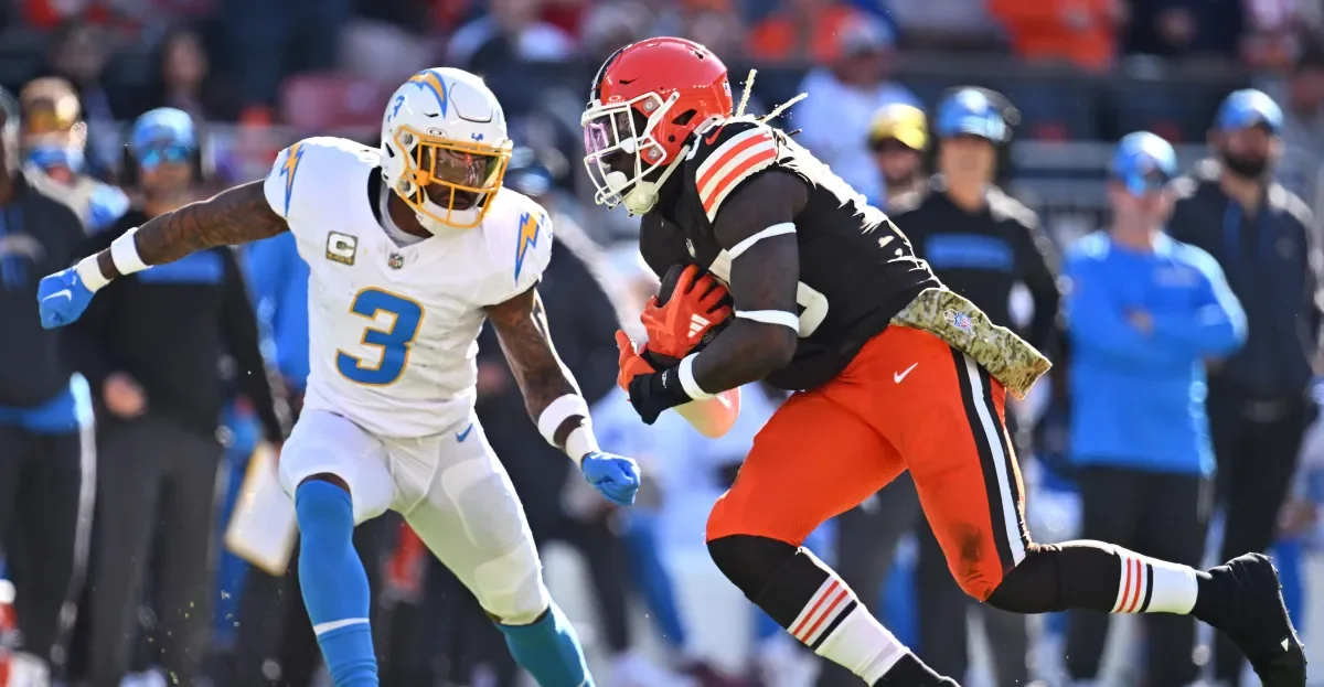 Njoku heads to the Chargers on a one-year deal, chasing a fresh start