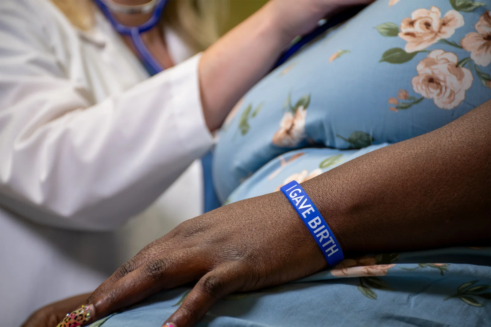 Silicone Wristbands Aim to Flag Postpartum Risks Across U.S. Hospitals
