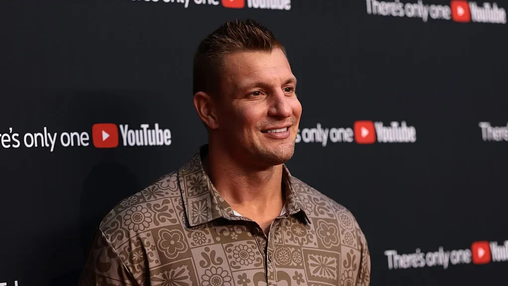 Gronkowski Follows No-Gift Rule at Swift-Kelce Wedding