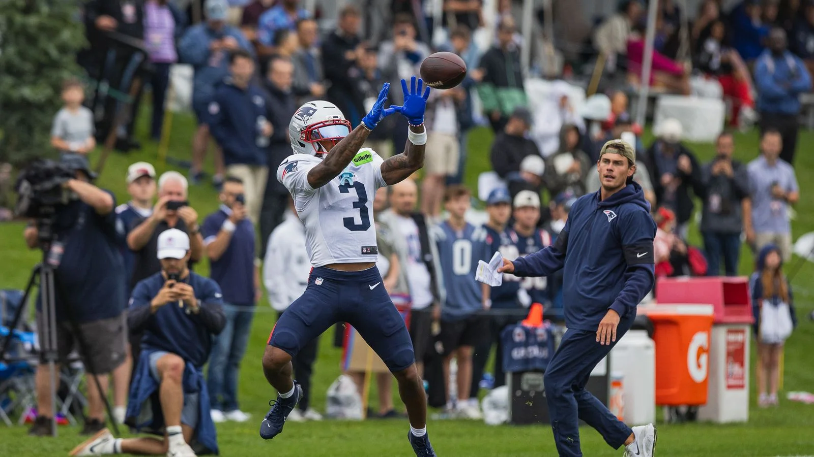Blue-White Scrimmage Sparks Patriots Win as DeVito, Maye Shine