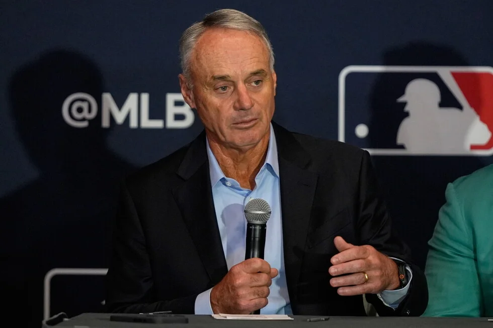 Baseball bosses push for a salary cap in talks with players, revival after 1994-95 strike