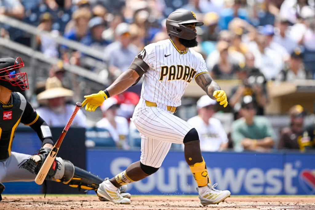 Padres’ Rengifo Sidelined by Right Knee Sprain