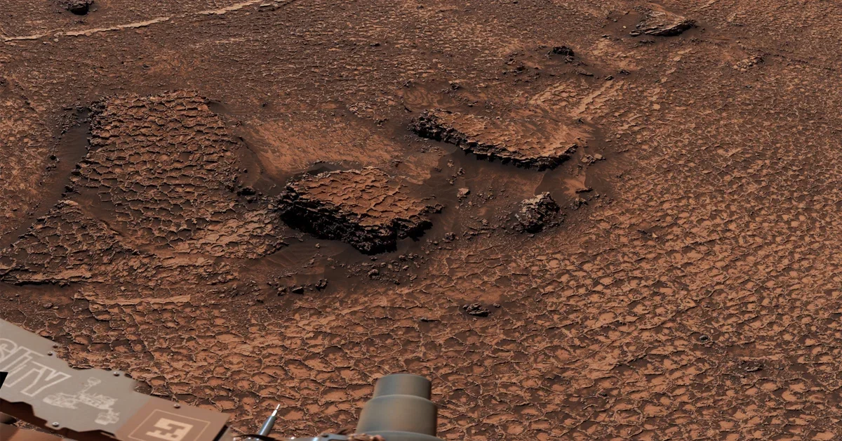 Curiosity Uncovers Vast Honeycomb Rock Field on Mars