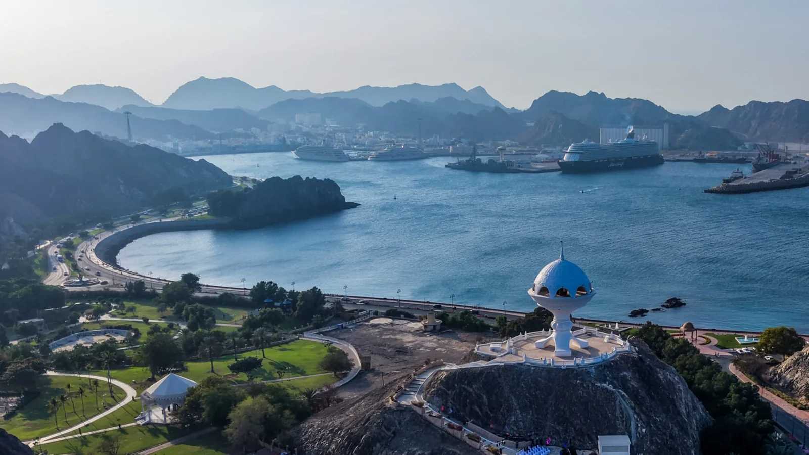 US threatens sanctions and possible force against Oman over Hormuz tolling plan