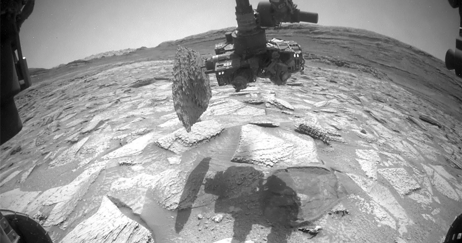 Curiosity Unpins Stubborn Martian Rock After Week-Long Struggle
