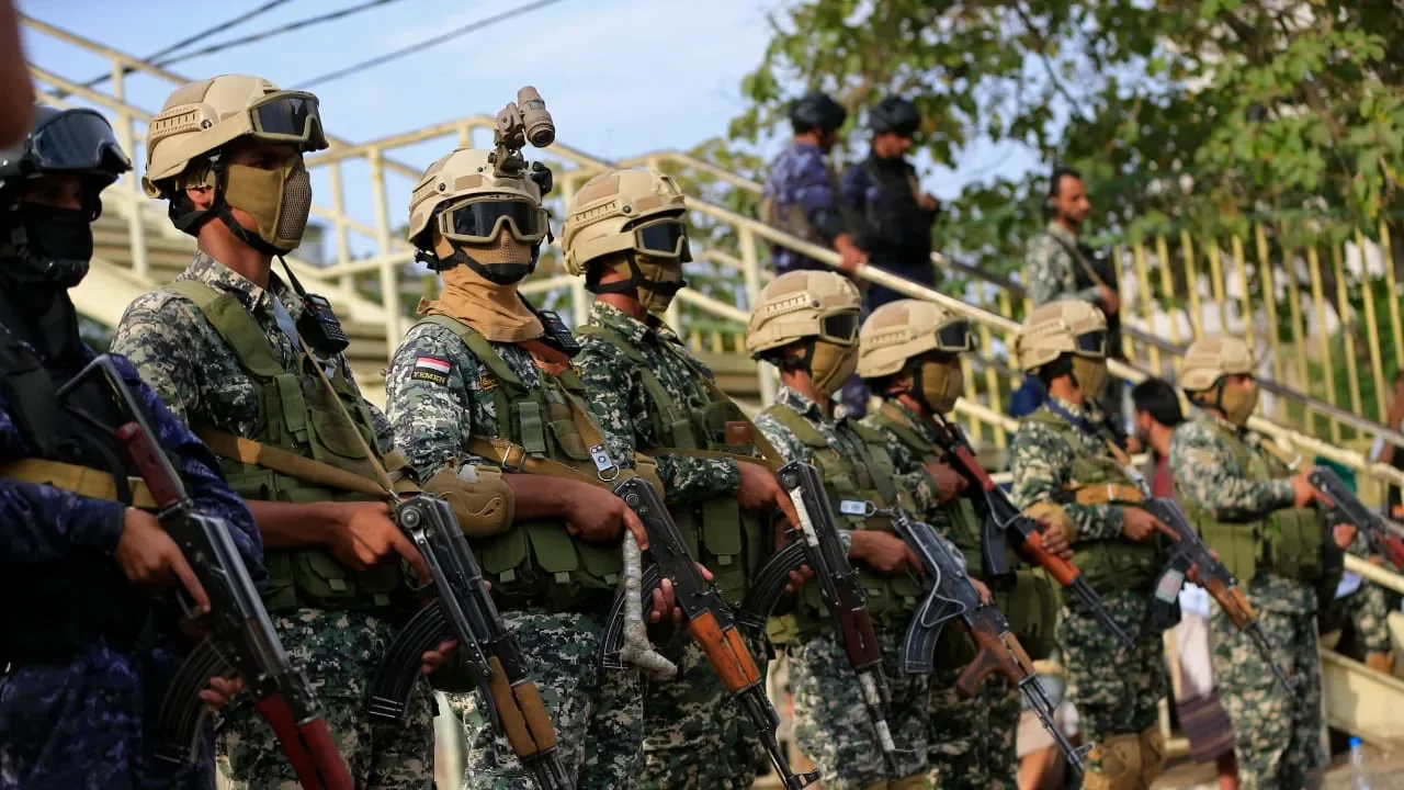 West Yemen frontline heats up as Houthis press attack, stoking regional escalation fears