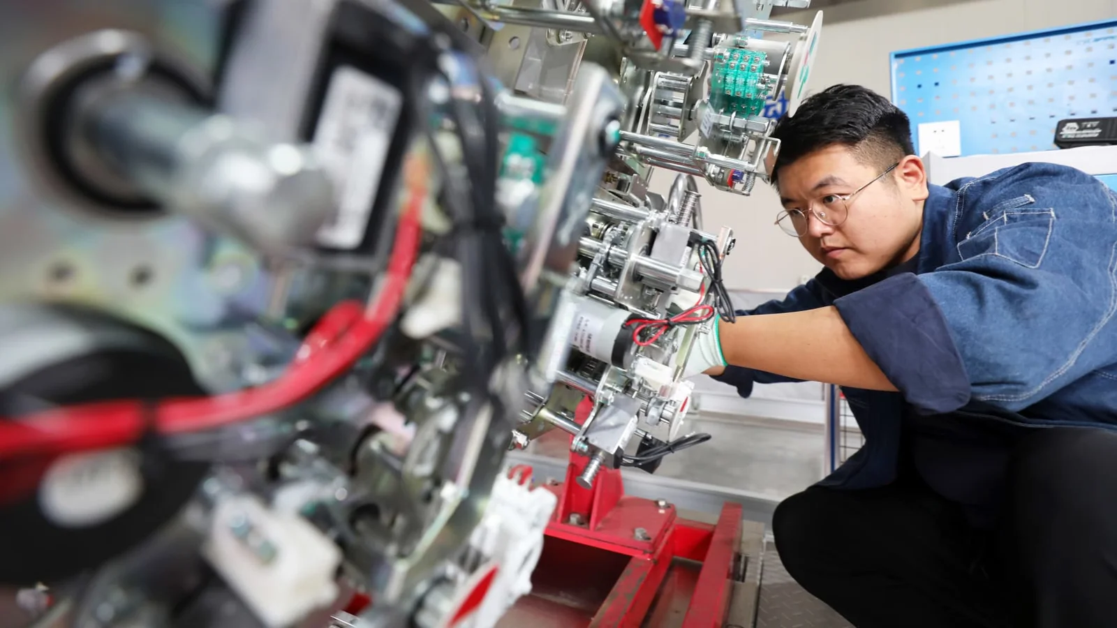 Factory-Driven Profits Hold Up Amid China's Mixed Domestic Demand