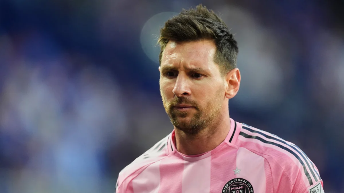 Messi sidelined 10 days with hamstring inflammation as Argentina gears up for World Cup