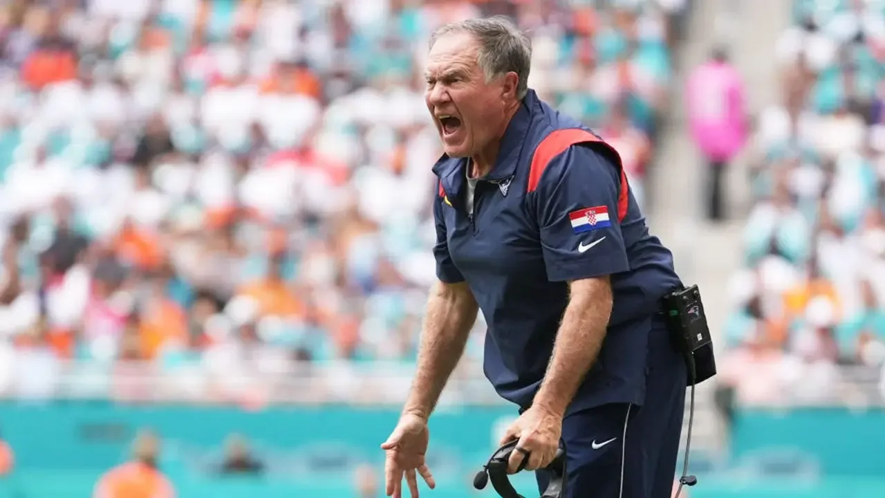 Patriots' alleged yellow-uprights distraction tactic sparks online debate