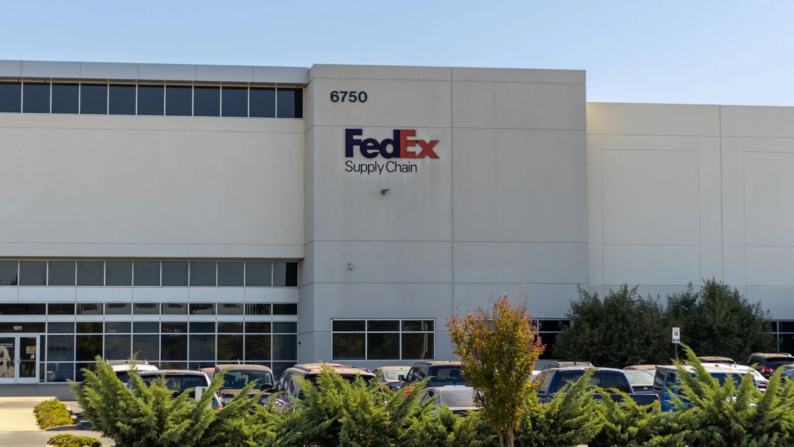 CMA CGM to buy FedEx Supply Chain for $1.4B, boosting North American reach
