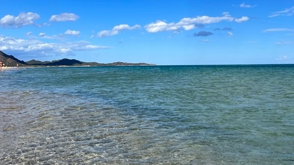 Sardinia restricts beach shade to kids and seniors to shield coastline