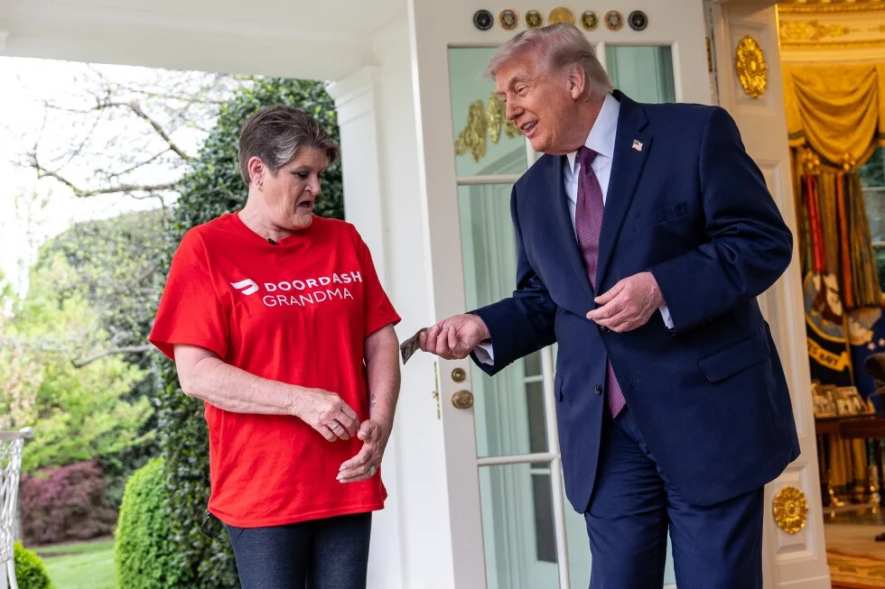 Trump tips DoorDash driver $100 during Oval Office McDonald’s delivery