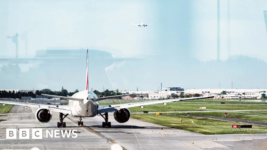 Ebola travel rule triggers Montreal stop on US-bound Air France flight