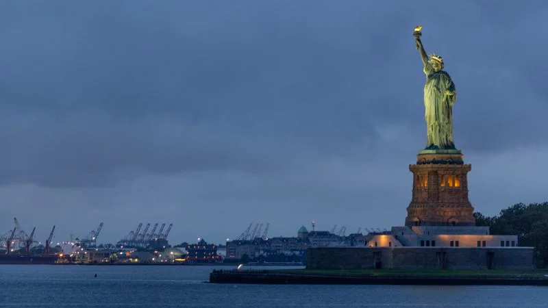 Tragedy in New York Harbor: mother and infant die after boat capsizes near Liberty Island