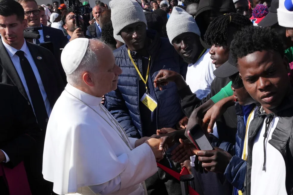 Pope Francis urges traffickers to repent during Canary Islands migrant visit