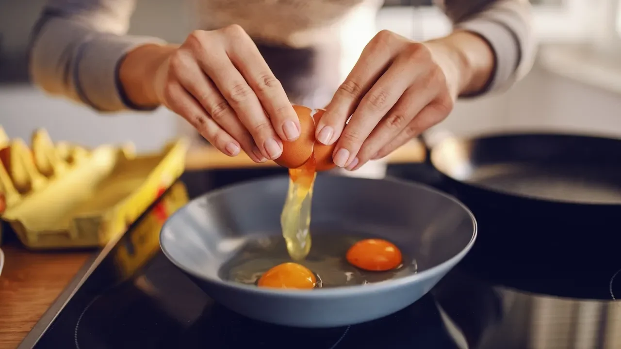 Eggs Linked to Lower Alzheimer’s Risk in Large Population Study