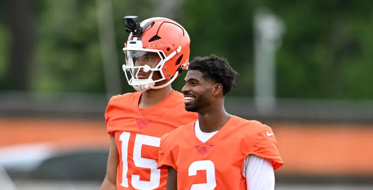 Browns weigh four-QB approach as IR buys roster flexibility