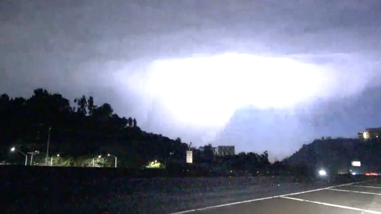 Unpredictable Weather: Thunderstorms and Heatwave Sweep Southern California