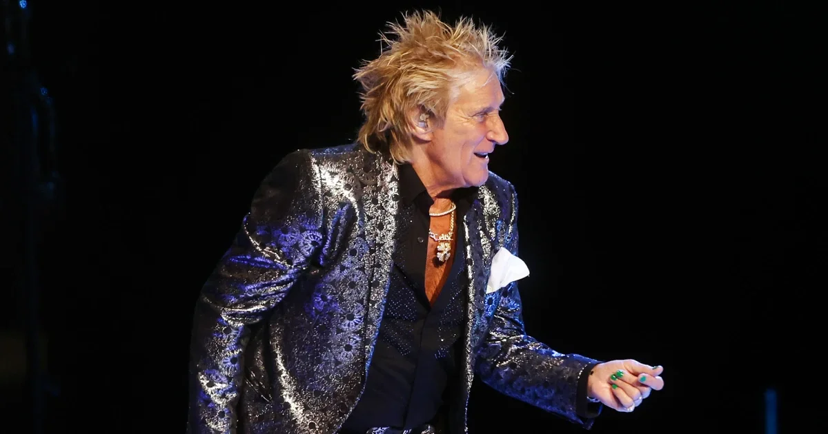 Rod Stewart pauses Utah concert for onstage oxygen after nearly fainting