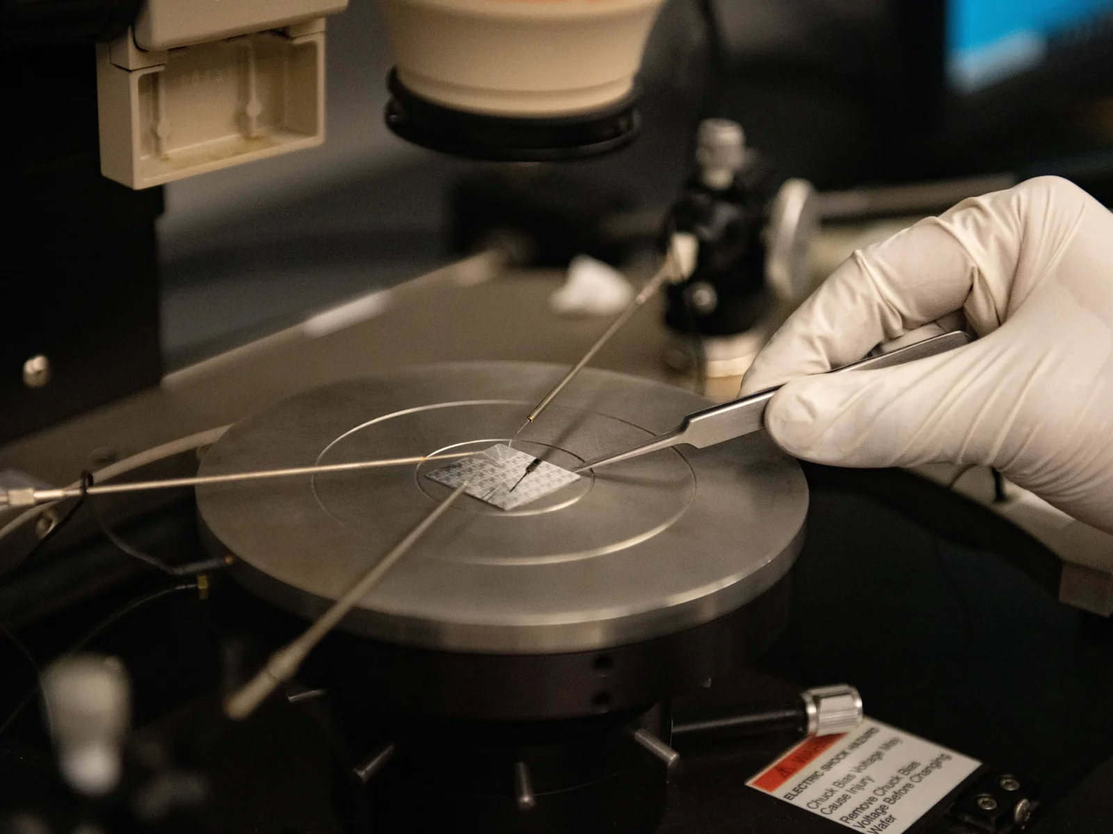 Ultrafast, low-heat magnetic switch could redefine AI hardware