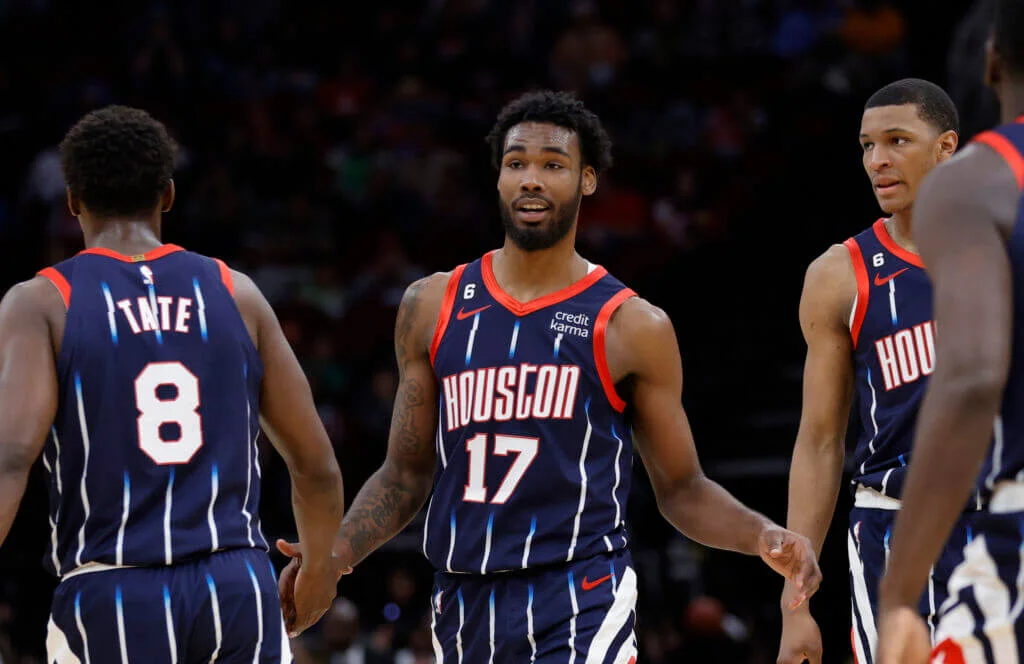 "Top Candidates for Houston Rockets Head Coach Position"