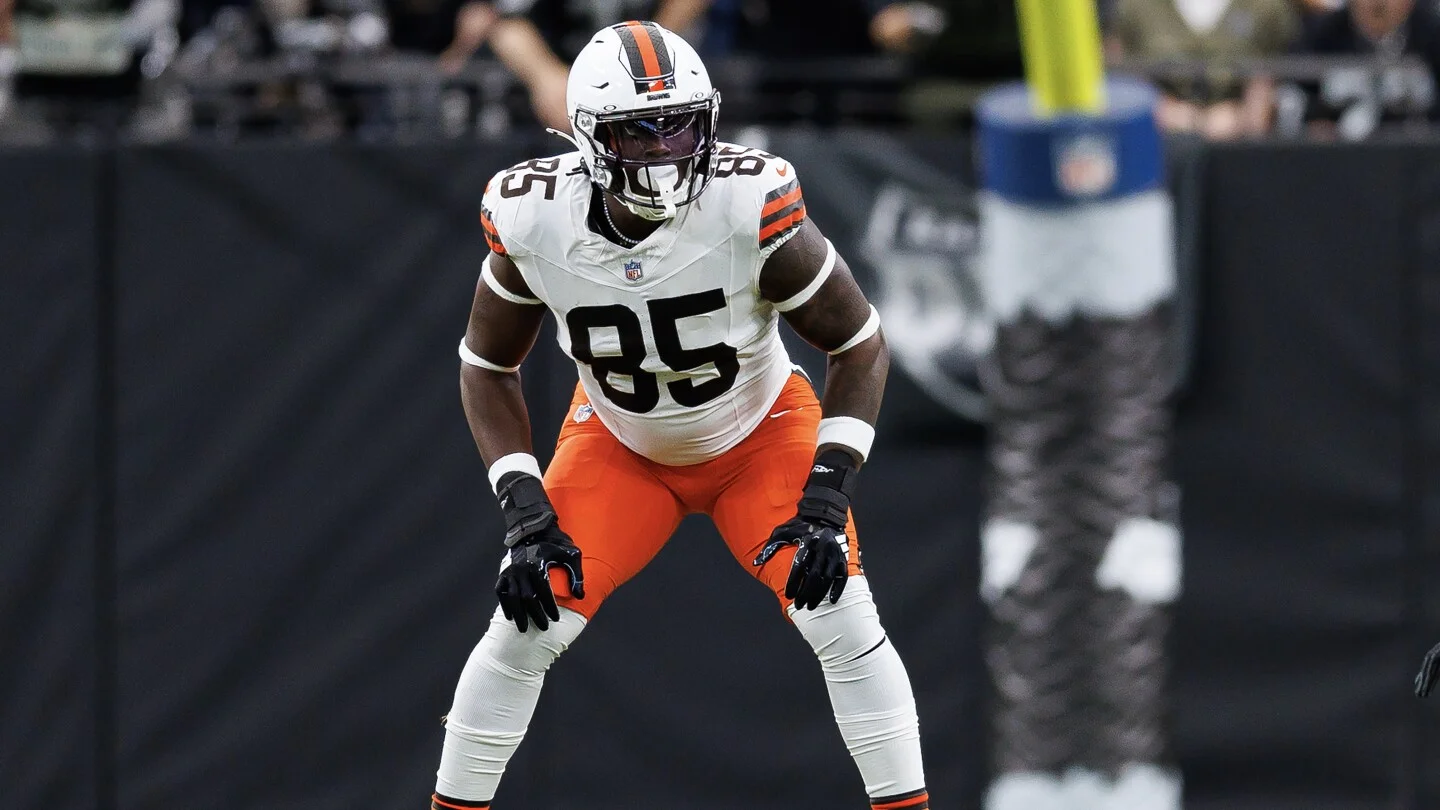 Chargers bring in Njoku on a one-year deal