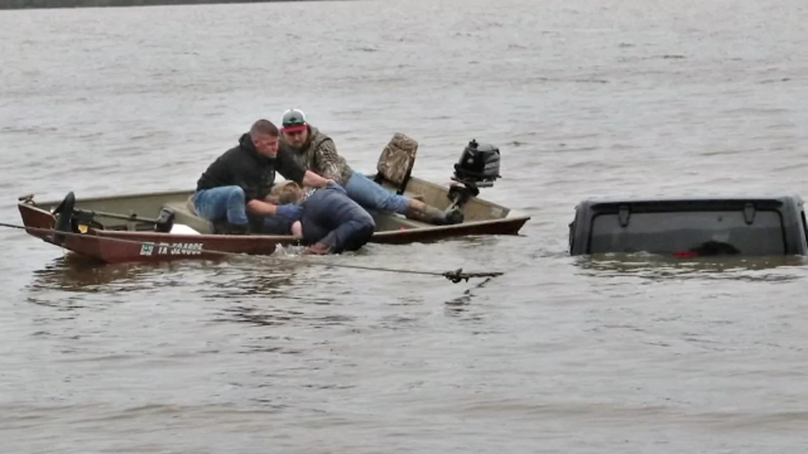 Woman miraculously rescued from submerged Jeep in Texas lake