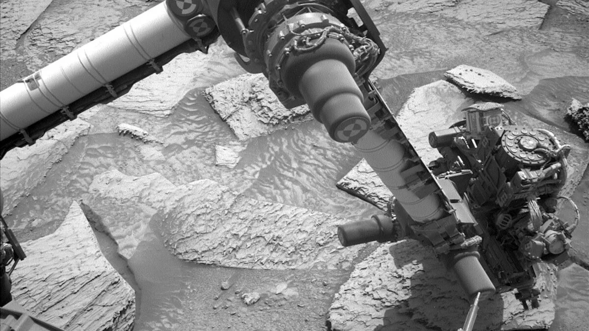 Curiosity Wrestles a Martian Rock, Breaks Free — Only for the Rock to Shatter on Impact