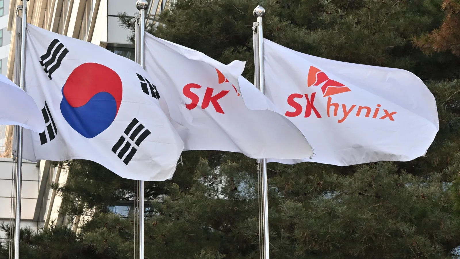 Hynix rides AI boom to record Q1 profits on rising memory prices