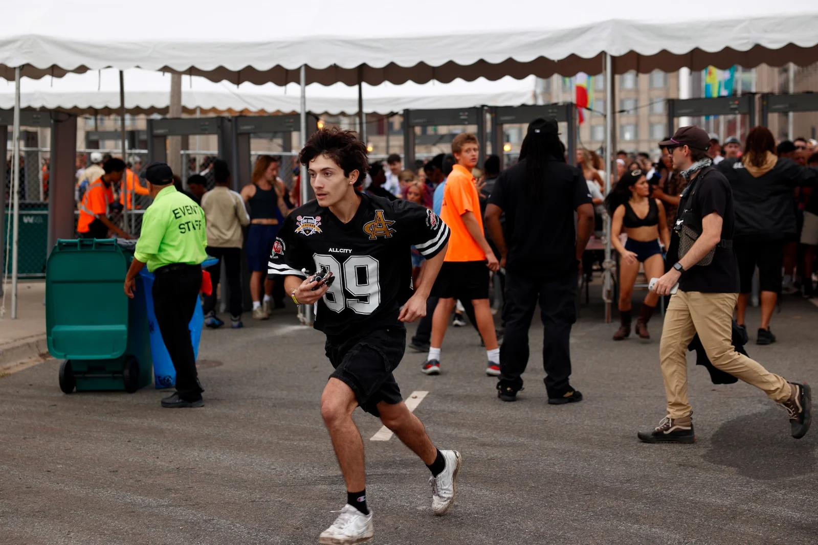 Front-Row Dash as Lollapalooza Opens, Fans Sprint for Best Spots
