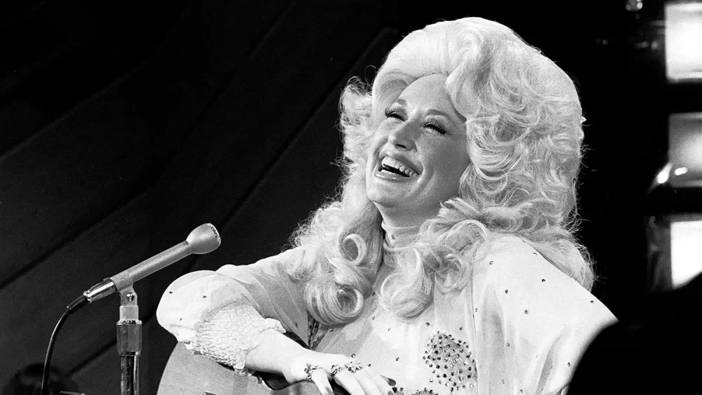 Emmys Salute Dolly Parton With Reba McEntire's Appalachian Memories Tribute