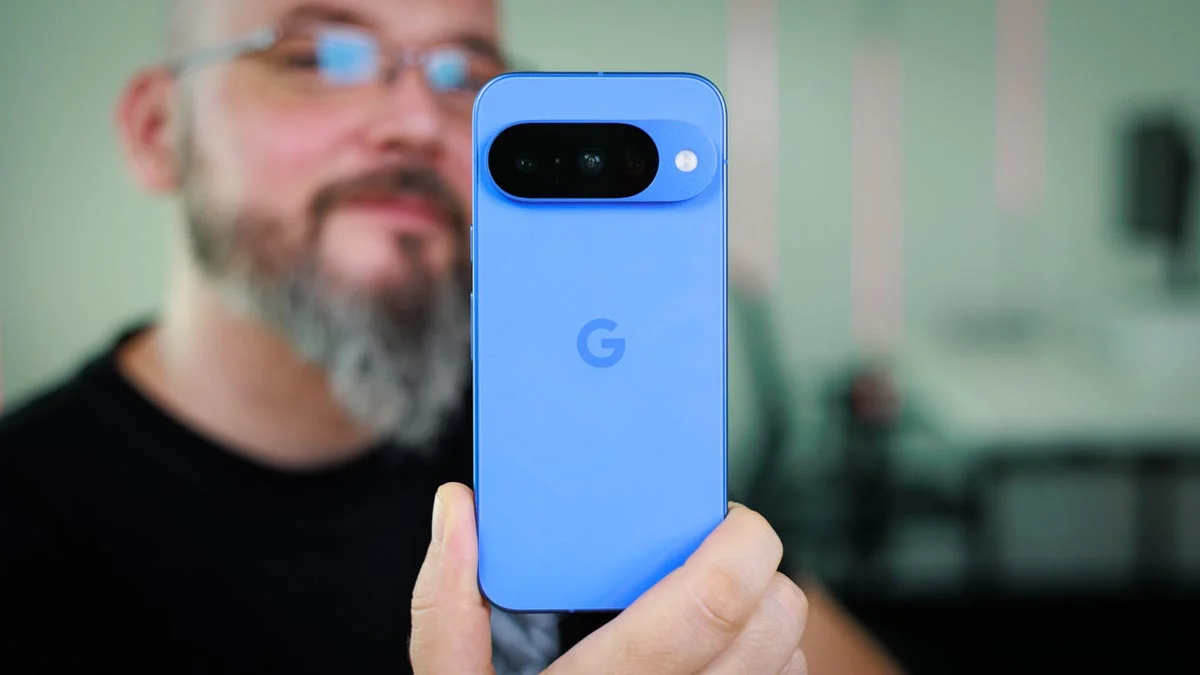Pixel Could Get iPhone-Style Photo Shuffle Wallpaper Feature