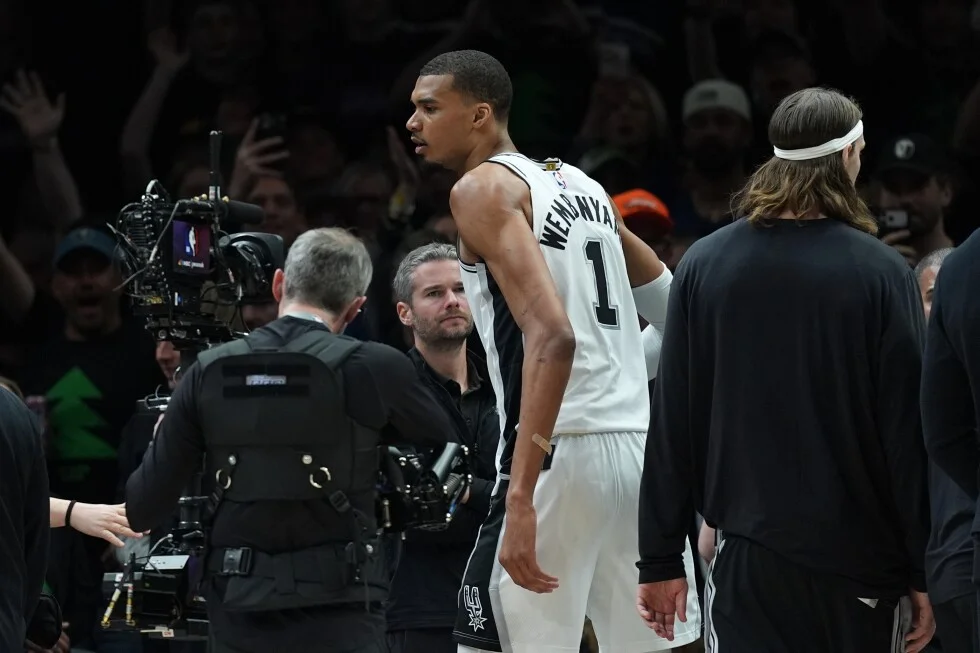 Wembanyama ejected early in Game 4 after elbow on Reid
