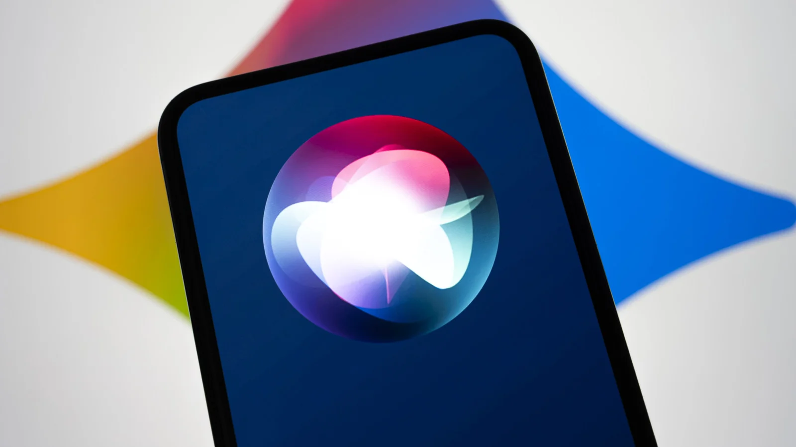 Apple Bets on Practical Siri, Sidesteps Agentic AI Hype