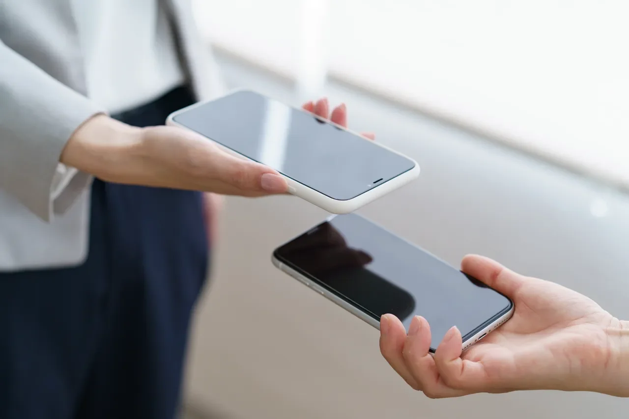 "Police Alert Parents to Potential Risks of New iPhone Feature"