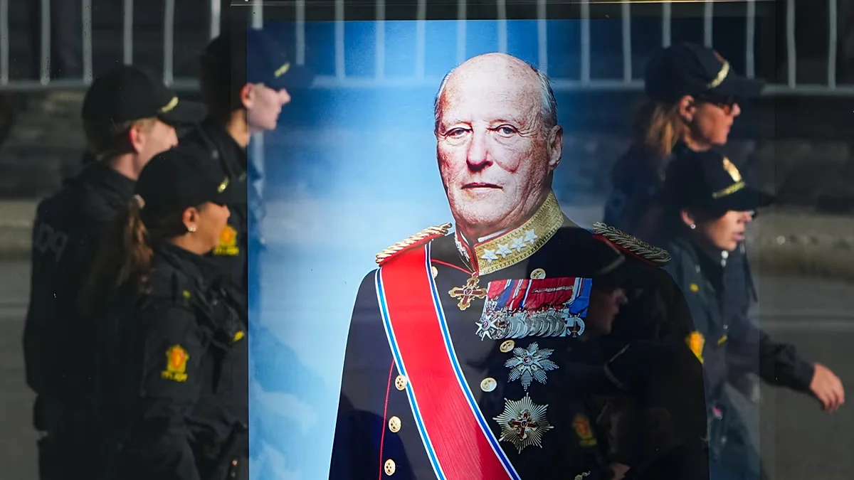 Norway Sees Off a Beloved Monarch as Royal Procession Winds Through Oslo