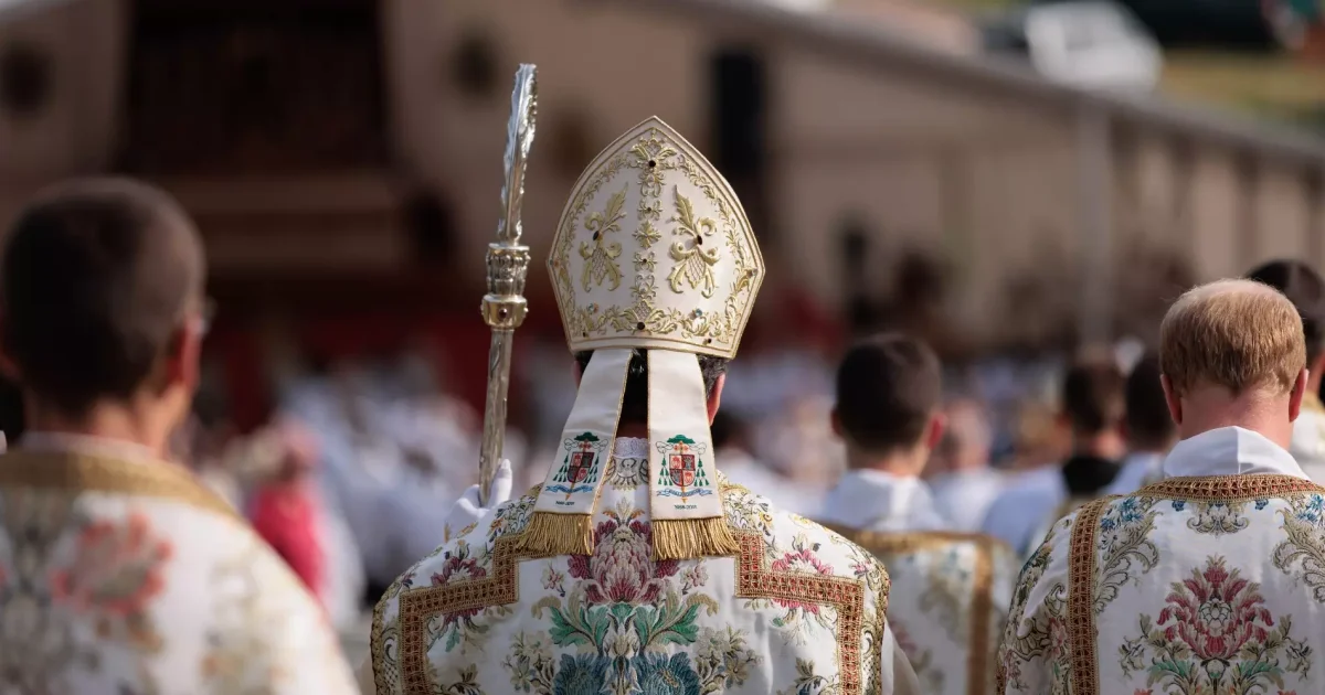 Latin Mass Society Maintains Distance from SSPX Consecrations