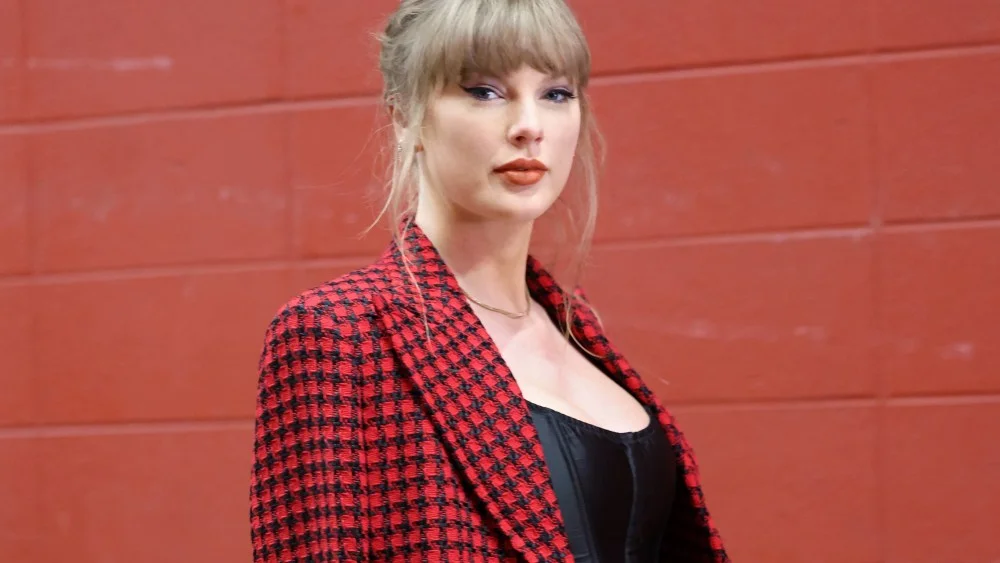 Judge Tosses Poetry-Copy Claim Against Taylor Swift