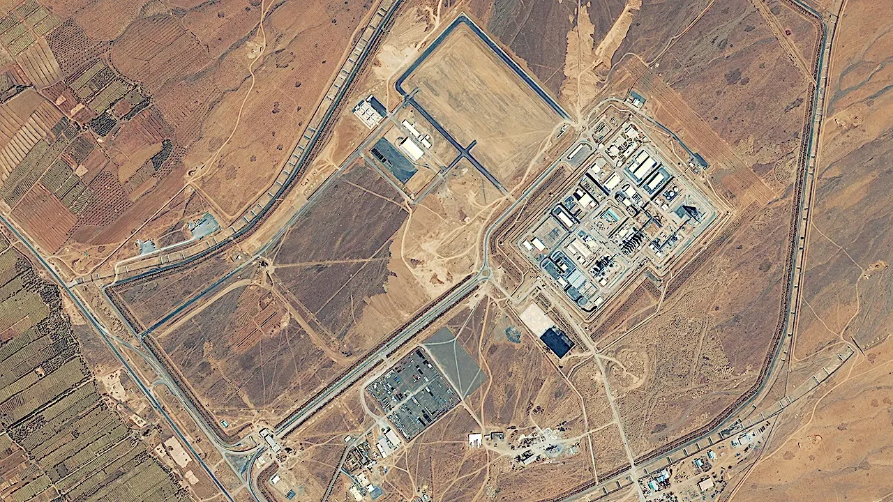 Experts urge Iran deal to sever plutonium path to nuclear bombs